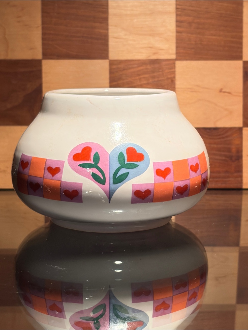 90s Retro, Small round vase with classical heart and flower on checkered design